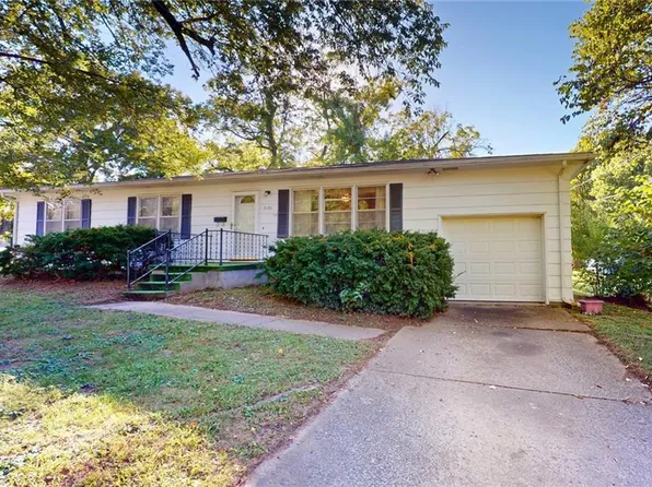 1101 N Oak St, Nevada, MO 64772