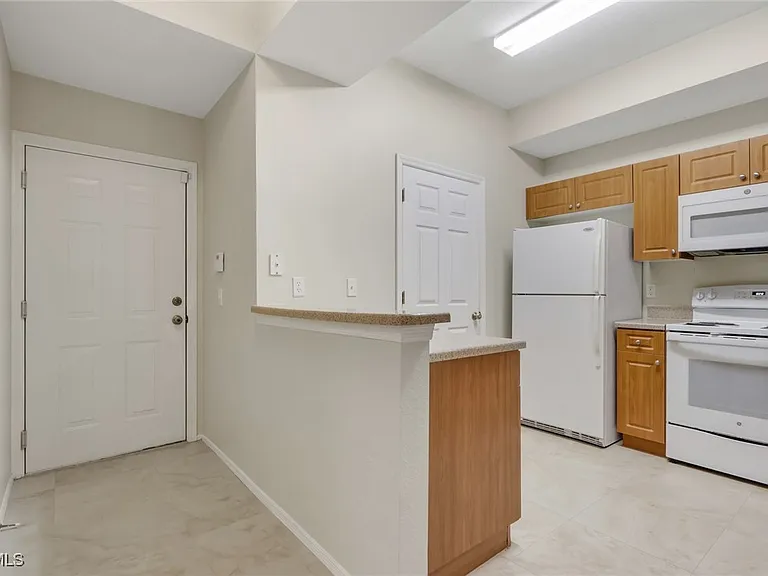 9025 Colby Dr #2111 — Photo 2