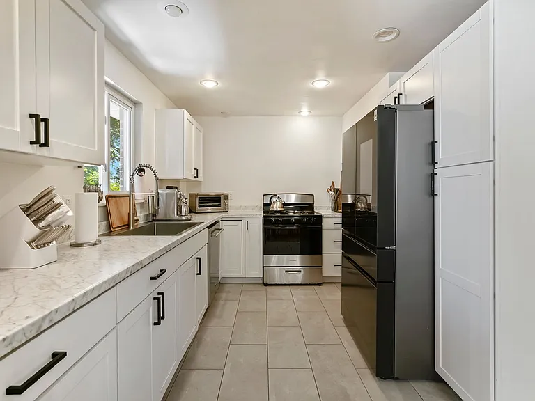 6581 Rosemoor St — Photo 10