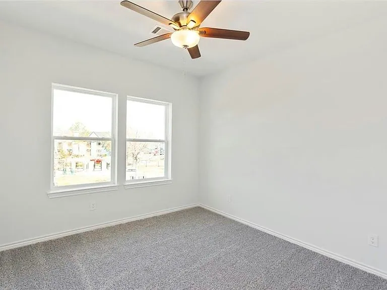 11623 Waldemar Dr — Photo 8