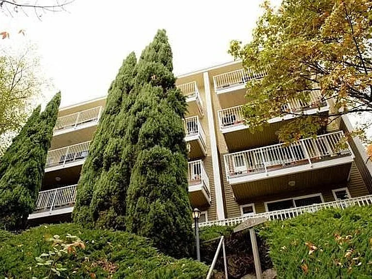 Avalon Apartments — Photo 10