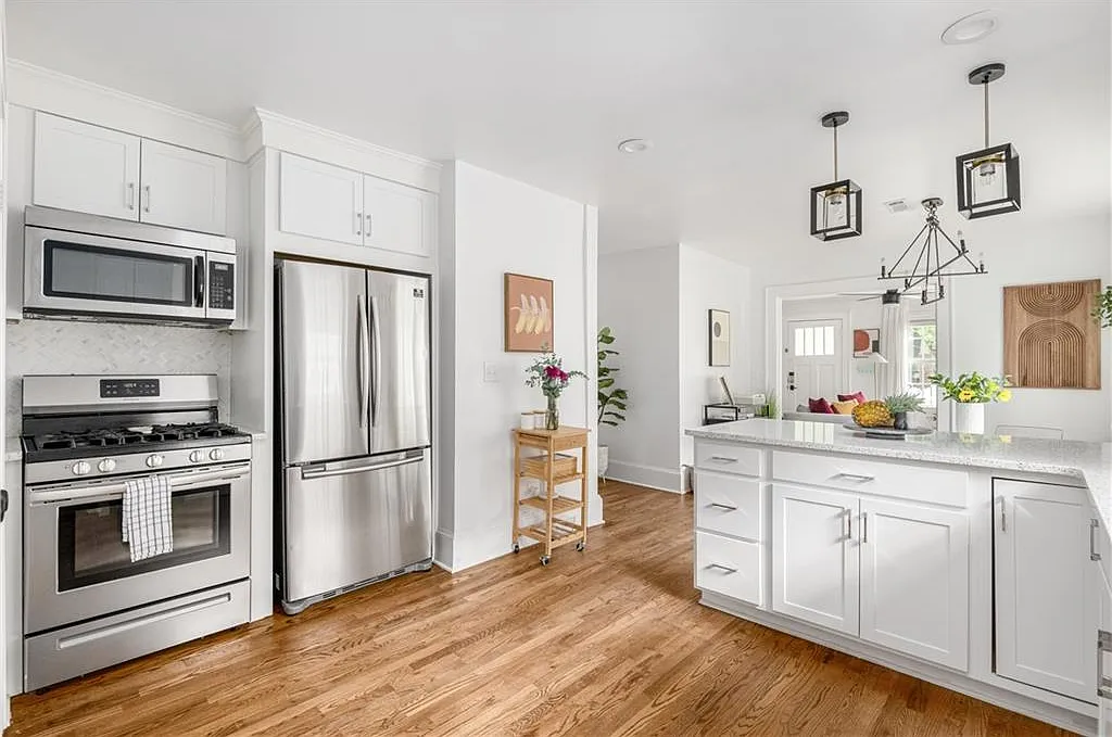 2 bed, 2.0 bath, 1000 sqft, $5,000 — Photo 4