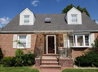 912 N 1st St, New Hyde Park, NY 11040