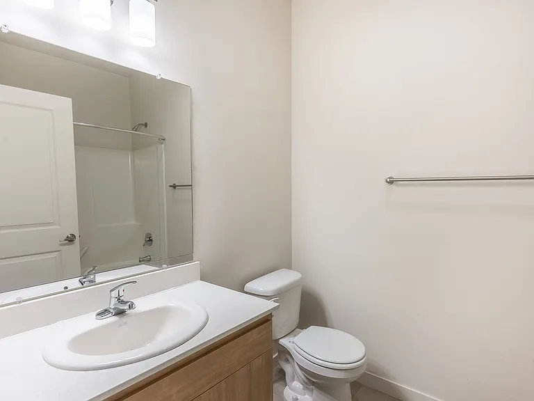 Silverplace Apartment Homes — Photo 9