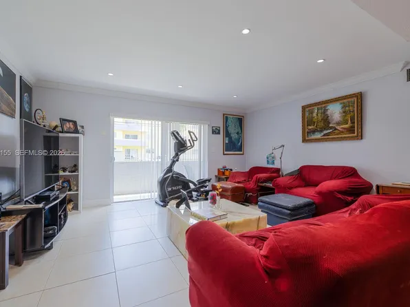 7401 SW 82nd St APT 109S, Miami, FL 33143
