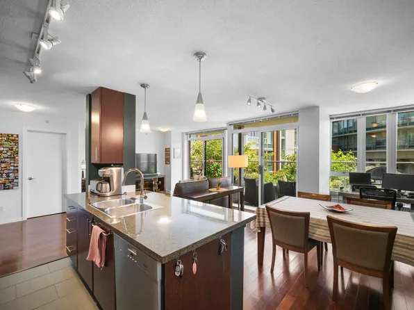 618 Abbott St #501, Vancouver, BC V6B 0C1