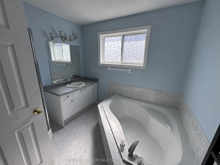 82 Kenwell Cres — Photo 11
