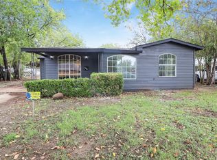 2405 Carverly Dr, Fort Worth, TX 76112