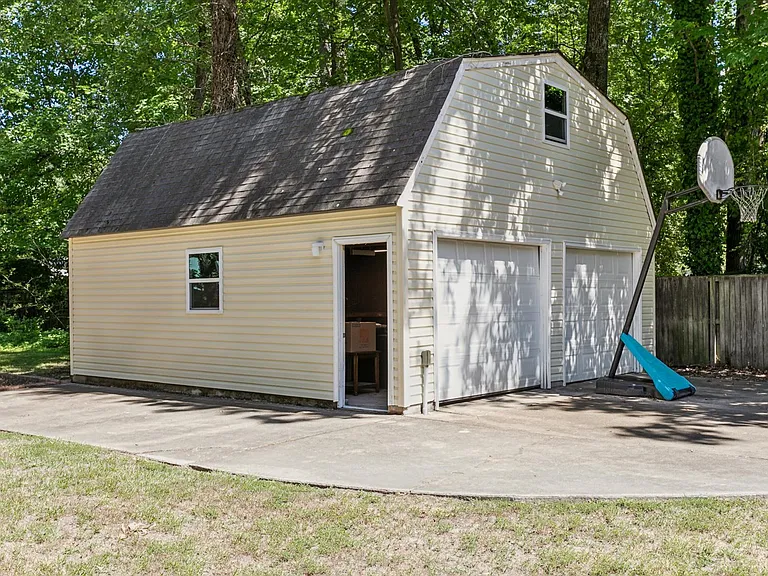 112 Leslie Dr — Photo 47