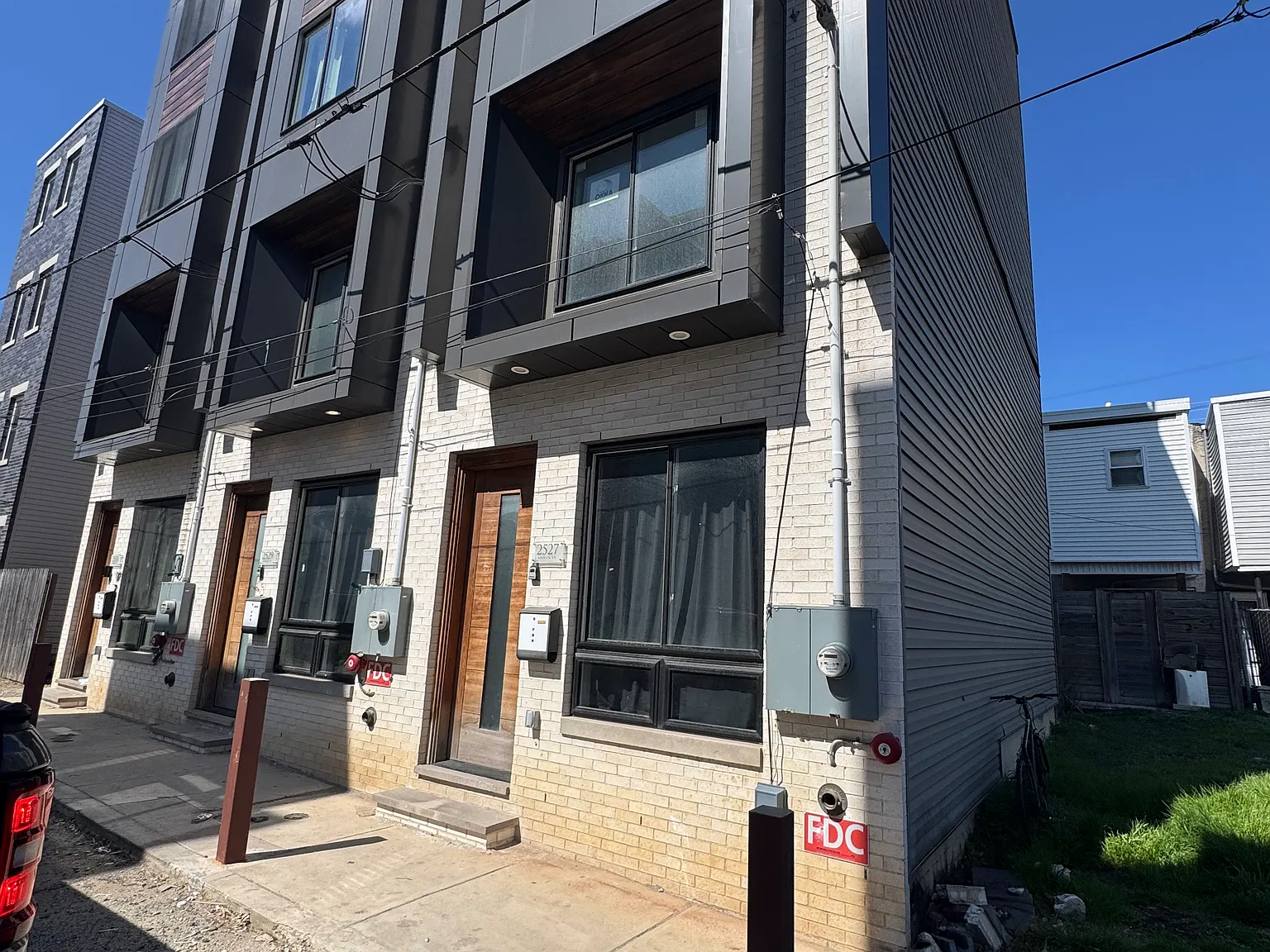 4 bed, 2200 sqft, $3,395 — Photo 3