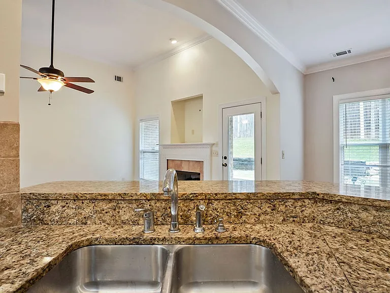 710 Valley St — Photo 23