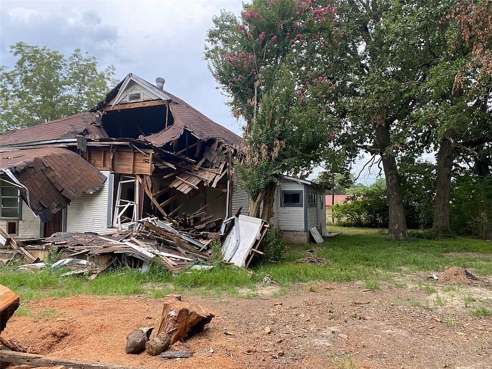 2nd image of 301 S Costilow St