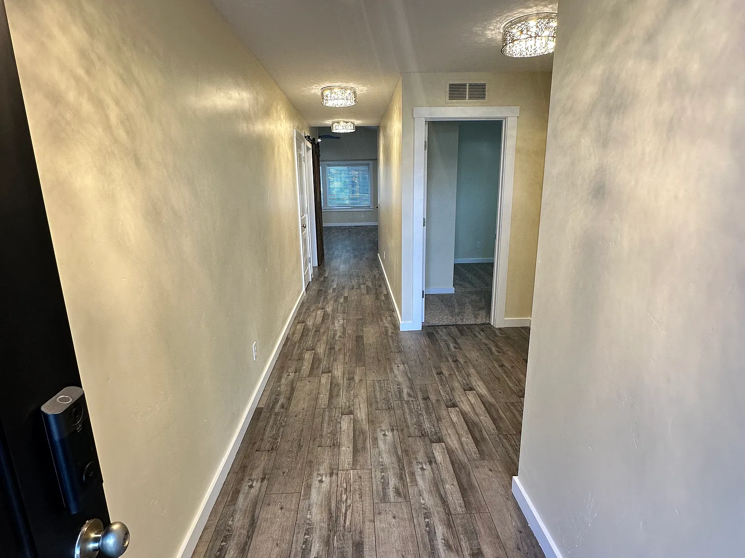 743 Zinnia St — Photo 2