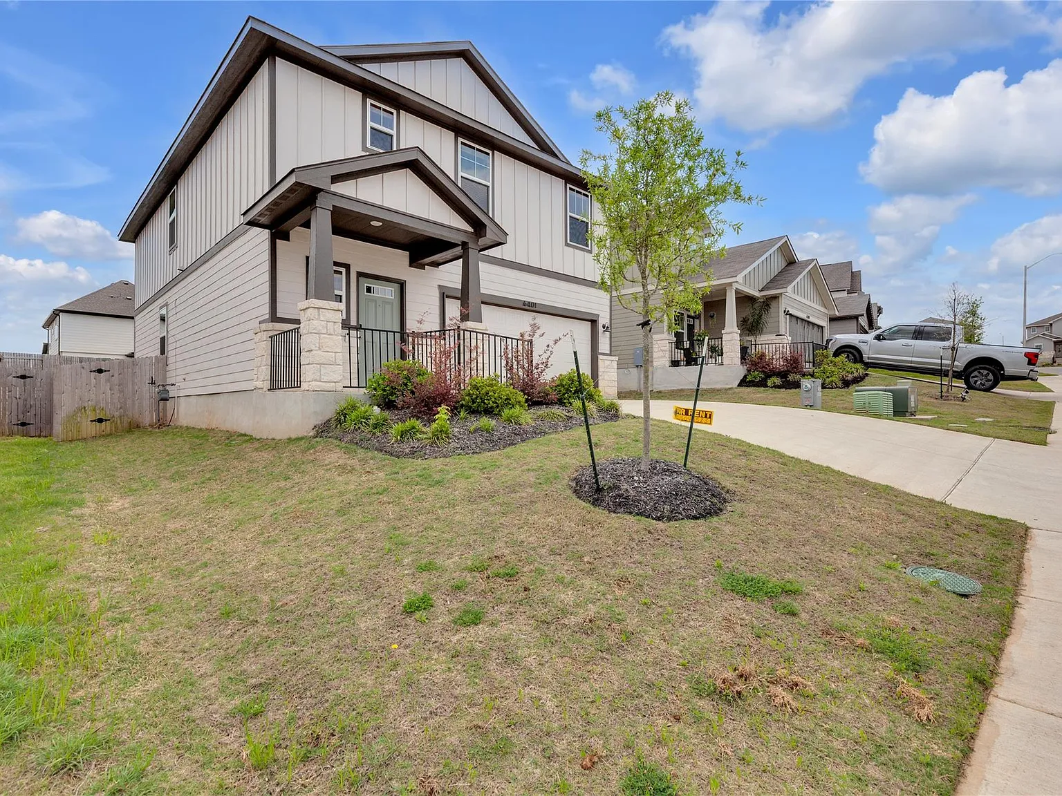 4 bed, 2.5 bath, 2072 sqft, $2,900 — Photo 3