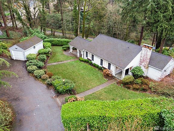 2nd image of 425 Glenwood Ln
