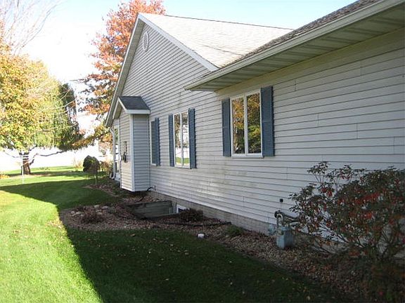 3rd image of 128 Fairlawn Ct