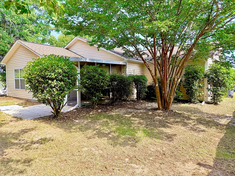 132 Greenvale Dr — Photo 3