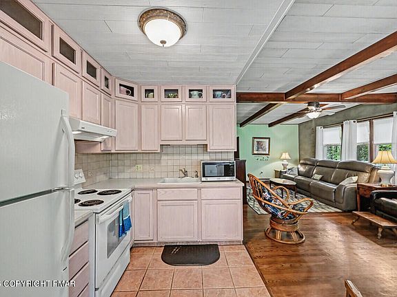 5th image of 122 Sweet Briar Rd