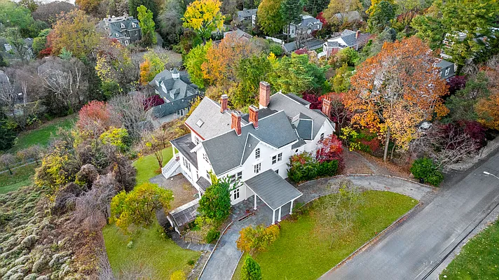 Sold by Christie's International Real Estate Group, LLC | media 19