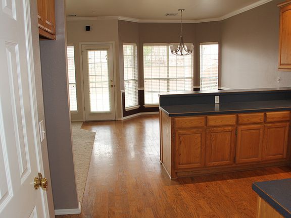 Kitchen breakfast bar