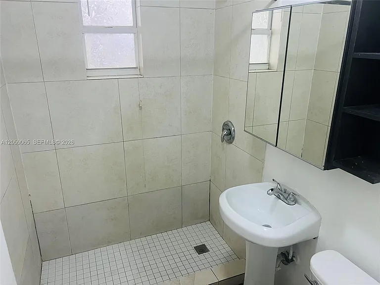 529 SW 3rd St #3 — Photo 7