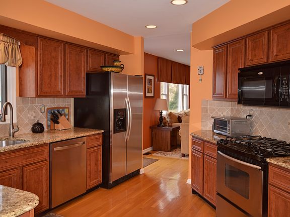 5th image of 9 Hillhaven Ct