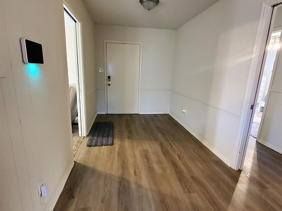 3rd image of 305 Hereford Rd