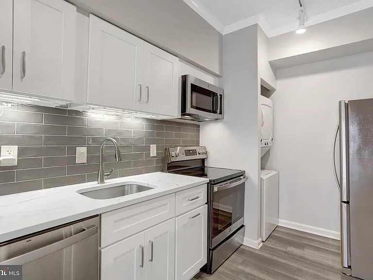 1211 S Eads St #1203 — Photo 5
