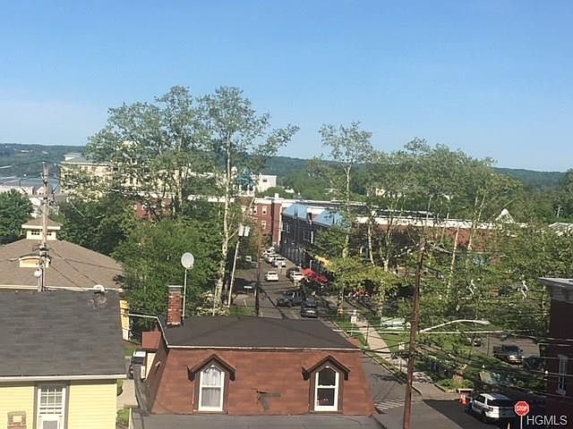 2nd image of 20 Ash St