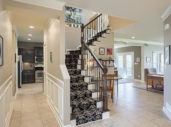 3rd image of 4558 Fountain View Trce