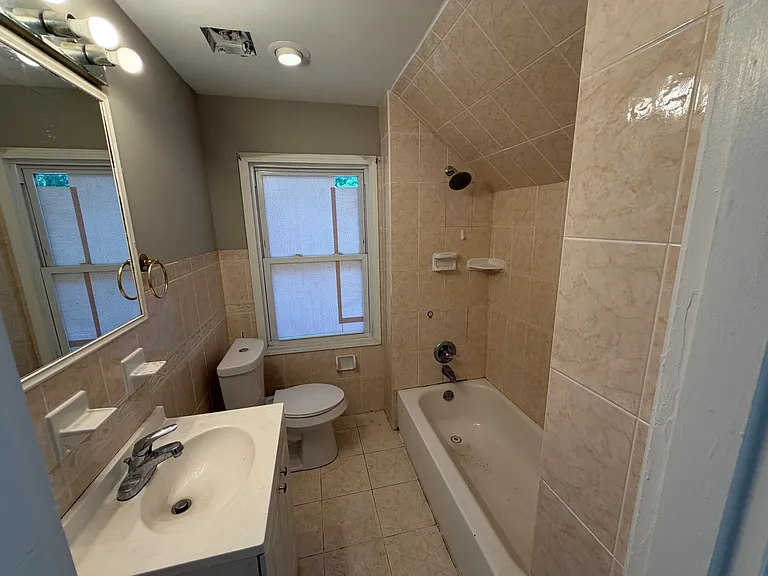 467 Omar St — Photo 7