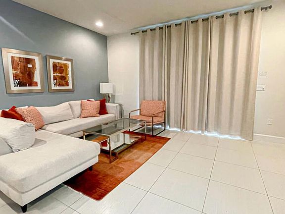 3rd image of 1516 Retreat Cir