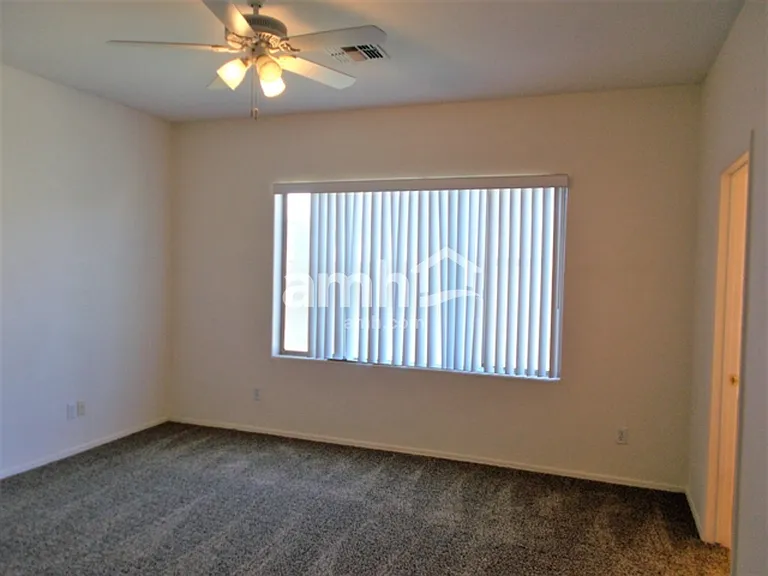11621 W Lincoln St — Photo 4