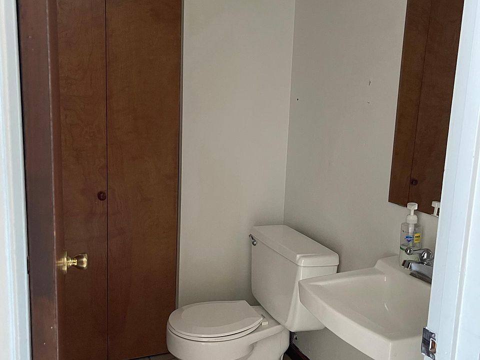 1st image of 244 Pearl Dr #244