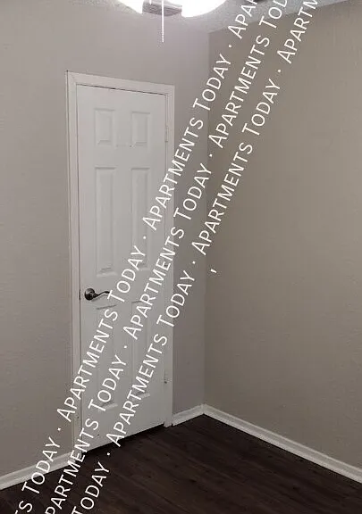 112 S Summit St #4 — Photo 9