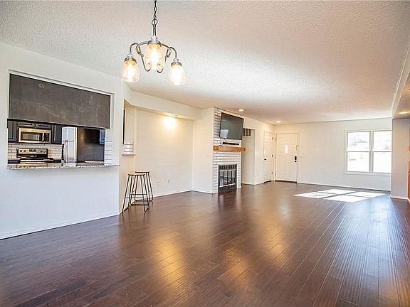 5th image of 22 Glenbarr Cir