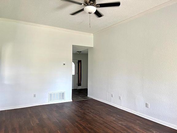 4th image of 107 Hague St