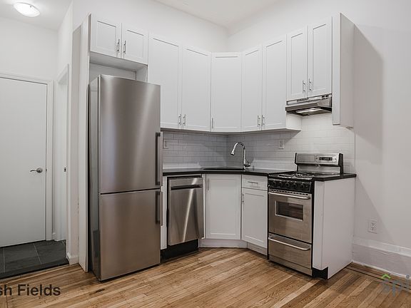 3rd image of 216 W 72nd St #4RE