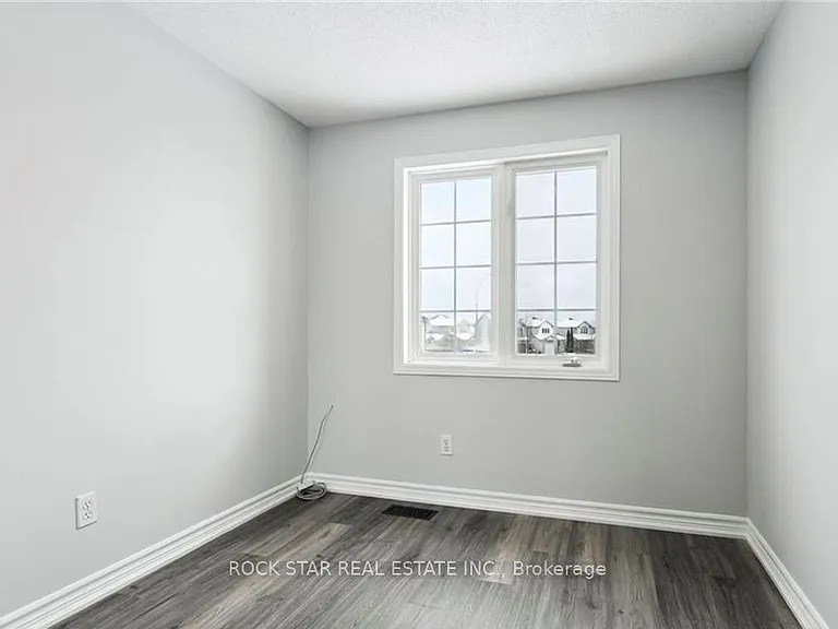 159 Henhoeffer Cres — Photo 11
