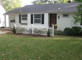 7233 Canterbury St, Prairie Village, KS 66208