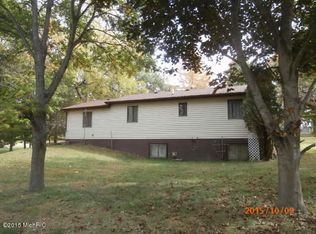 211 N Wolcott St, Hillsdale, MI 49242