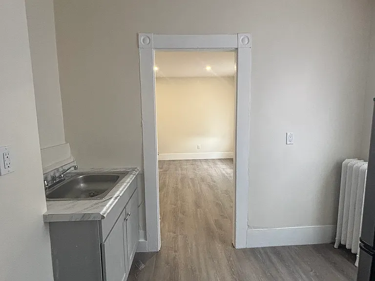 10 Howard St — Photo 4