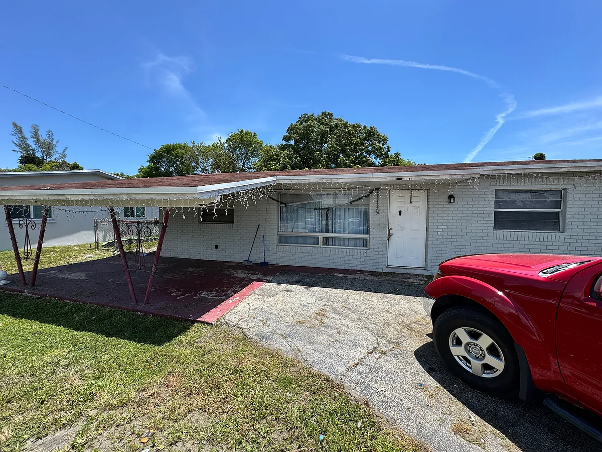 Building Photo - 1296 NW 24th Ave