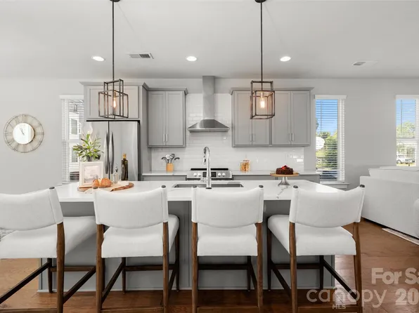 2104 Bryant Park Dr, Charlotte, NC 28208