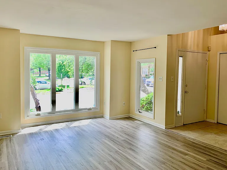 1118 Whitworth Ct — Photo 12