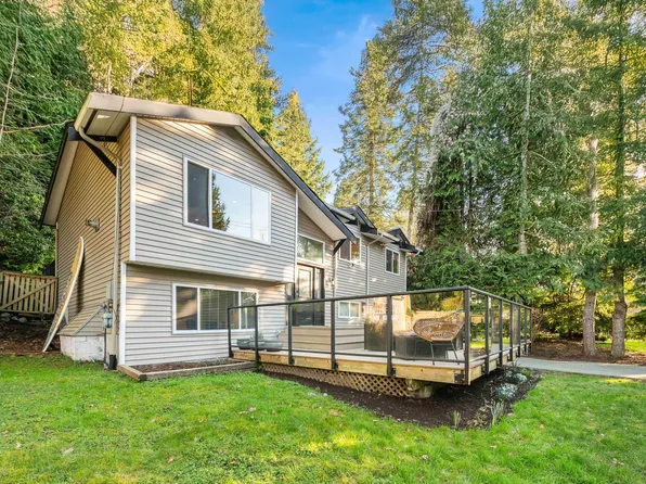 2722 Bayview St, Surrey, BC V4A 2Z4