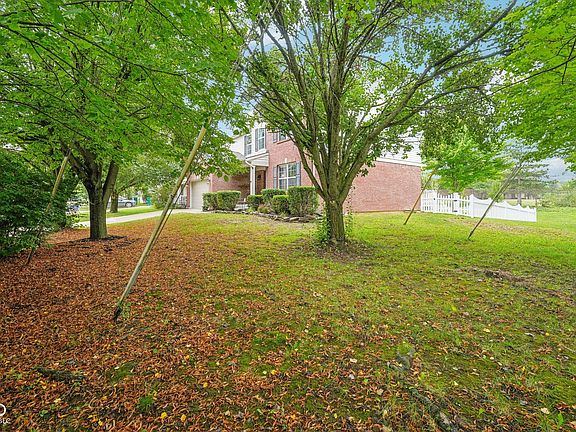 3rd image of 8562 Walden Trace Dr