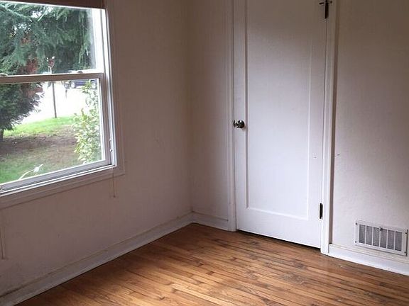 5th image of 5415 McKinley Avenue E