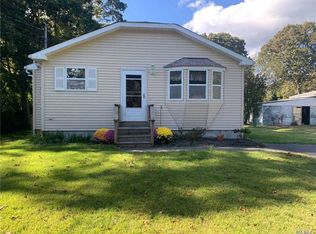 62 Holiday Blvd, Center Moriches, NY 11934