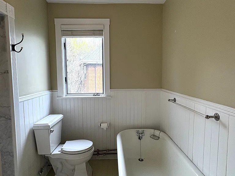 Walcott Ave — Photo 41